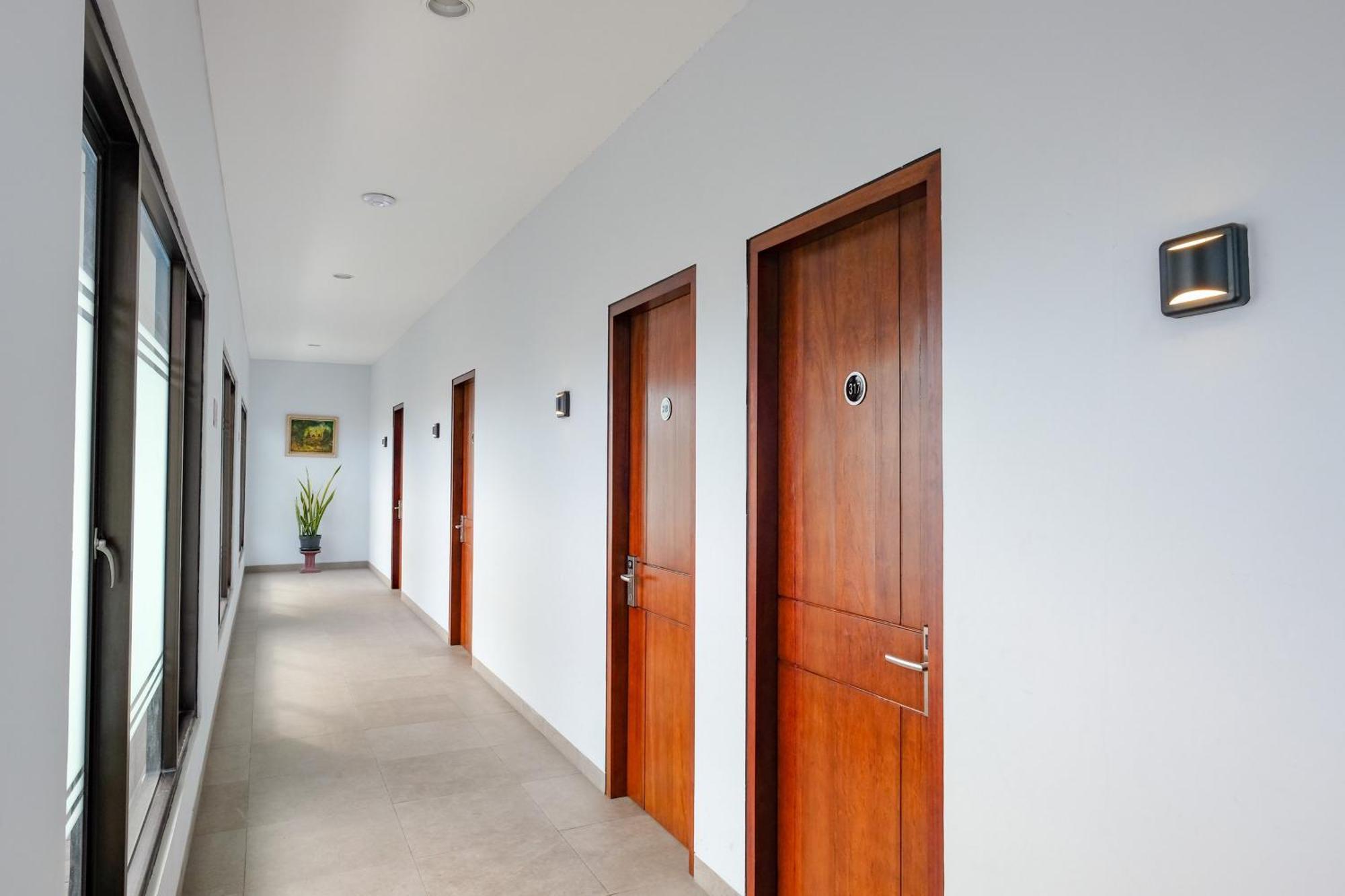 Sans Hotel Rajawali Surabaya By Reddoorz Krembangan المظهر الخارجي الصورة