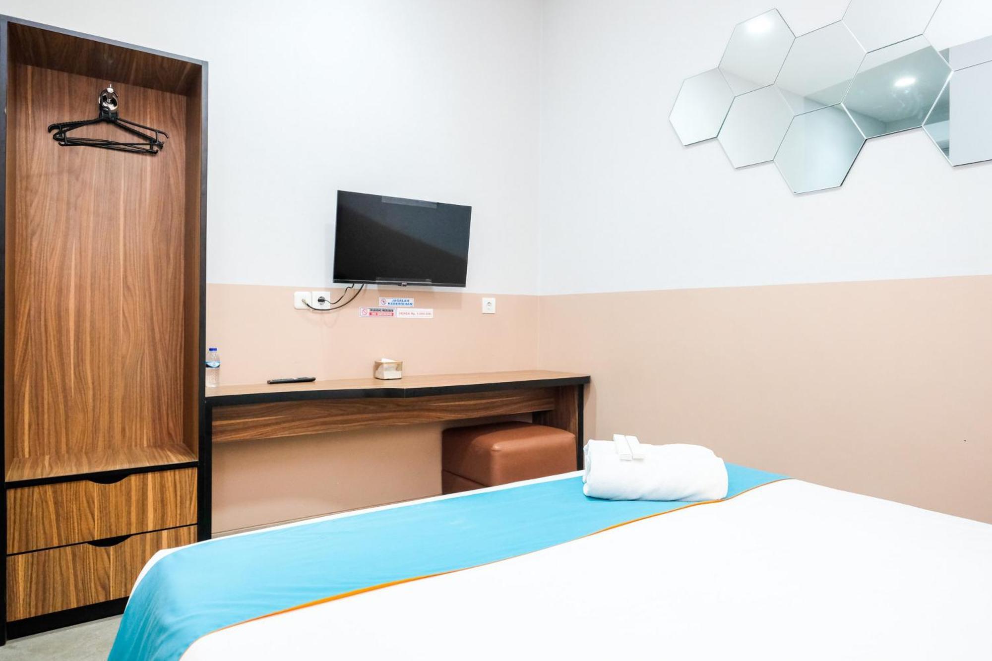 Sans Hotel Rajawali Surabaya By Reddoorz Krembangan المظهر الخارجي الصورة